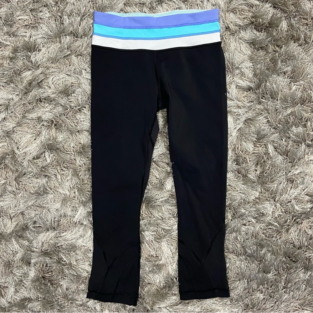 Lululemon Women Black and Multicoloured Waistband Cropped Leggings. Size 4.